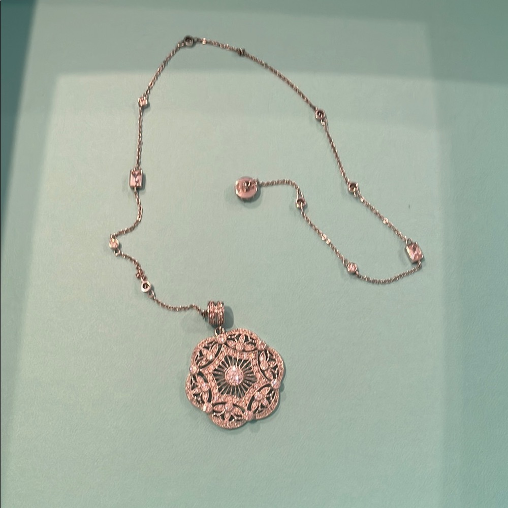 Elegant Silver Pendant Necklace - Picture 3 of 3